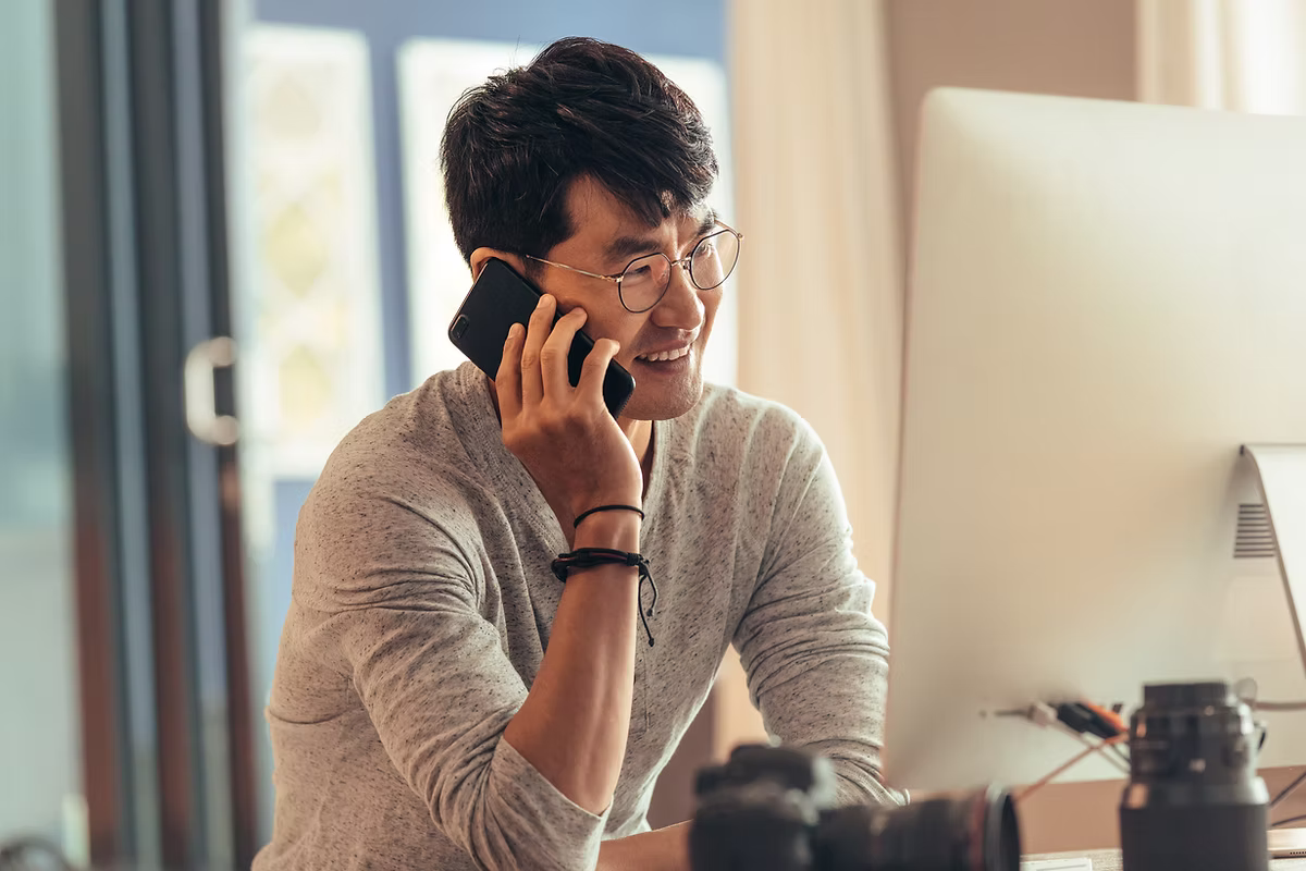 business owner speaking with insurance advisor